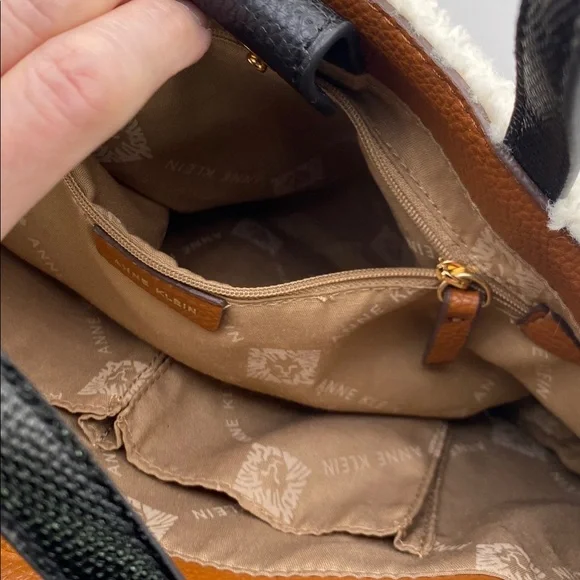 ANN KLEIN Sherpa Faux Leather small crossbody tote bag like new!!! ⭐️⭐️❤️ - Picture 8 of 9